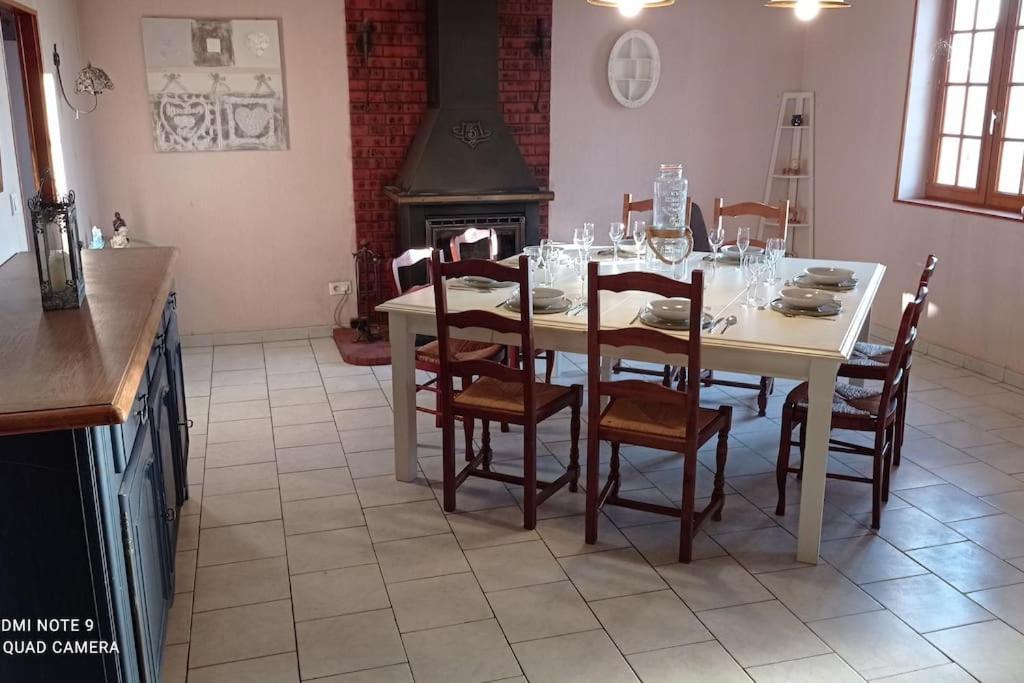 Maison De Ferme Au Calme Jusqu'A 10 Personnes Gannay-sur-Loire Esterno foto